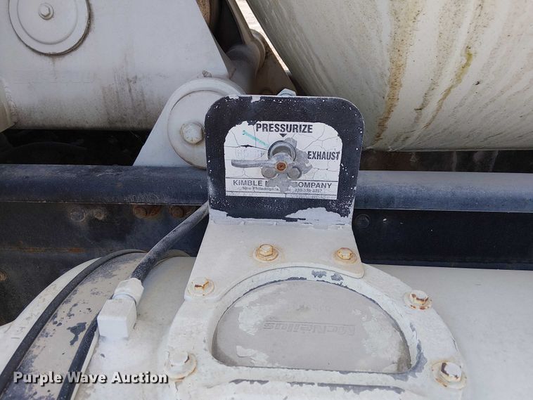 image for item FK0768 2004 Kenworth T800 ready mix truck