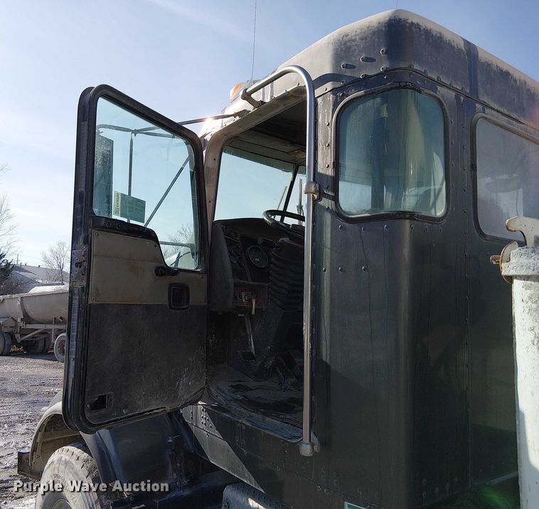 image for item FK0768 2004 Kenworth T800 ready mix truck