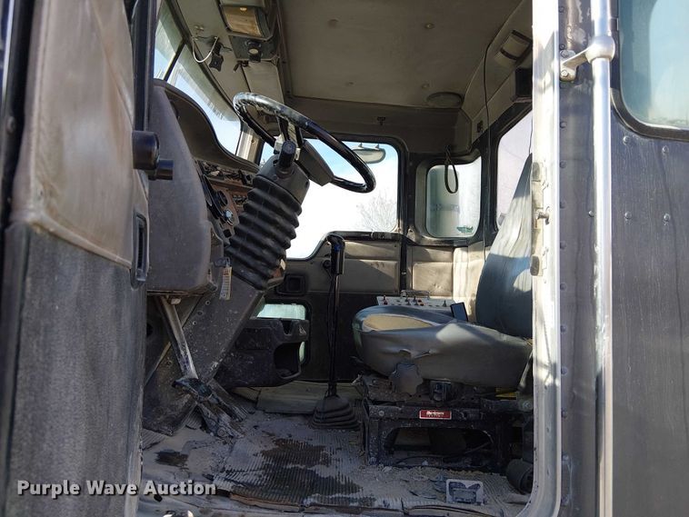 image for item FK0768 2004 Kenworth T800 ready mix truck