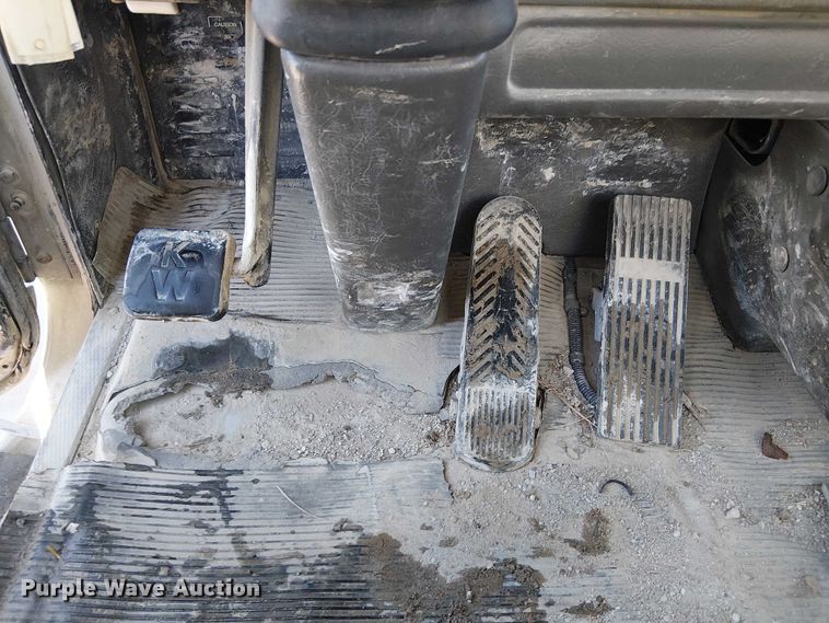 image for item FK0768 2004 Kenworth T800 ready mix truck