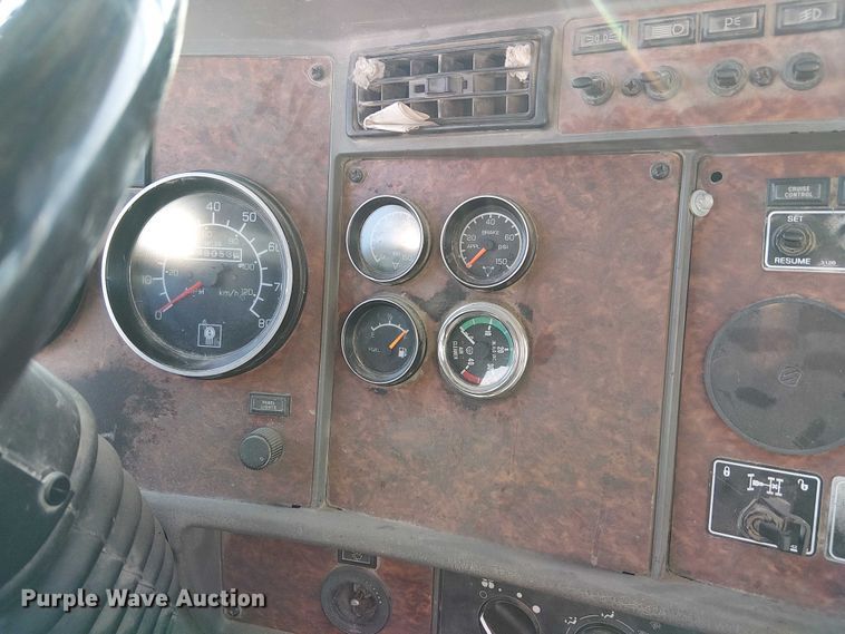 image for item FK0768 2004 Kenworth T800 ready mix truck