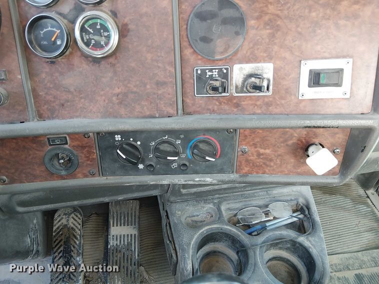 image for item FK0768 2004 Kenworth T800 ready mix truck