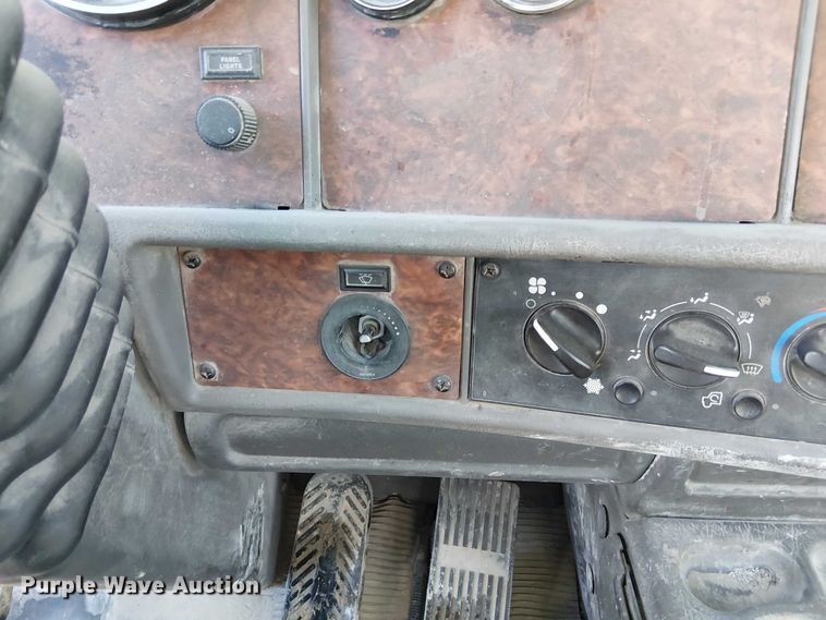 image for item FK0768 2004 Kenworth T800 ready mix truck