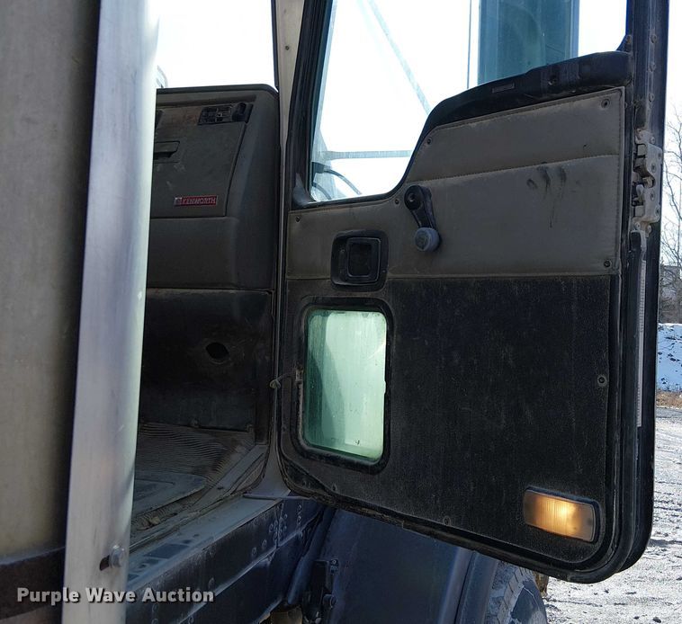 image for item FK0768 2004 Kenworth T800 ready mix truck