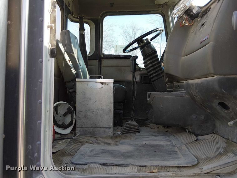 image for item FK0768 2004 Kenworth T800 ready mix truck