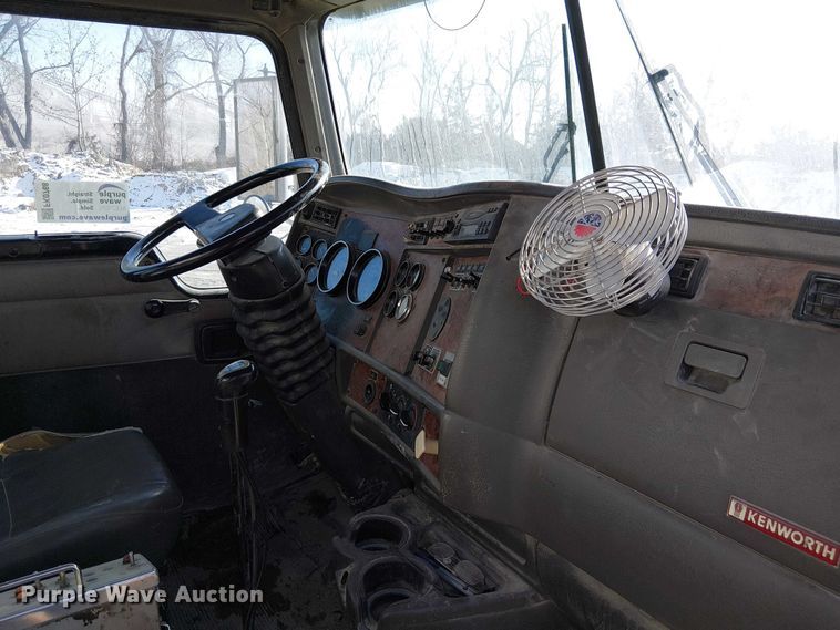 image for item FK0768 2004 Kenworth T800 ready mix truck