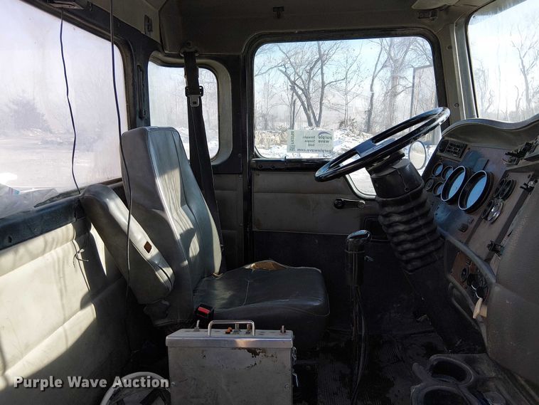 image for item FK0768 2004 Kenworth T800 ready mix truck