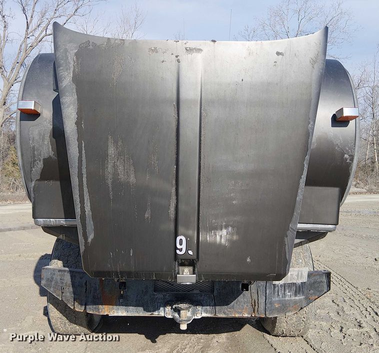 image for item FK0768 2004 Kenworth T800 ready mix truck