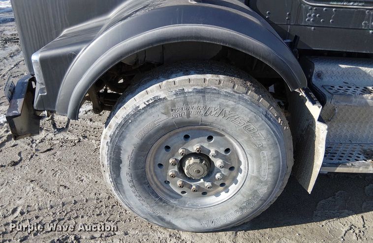 image for item FK0768 2004 Kenworth T800 ready mix truck