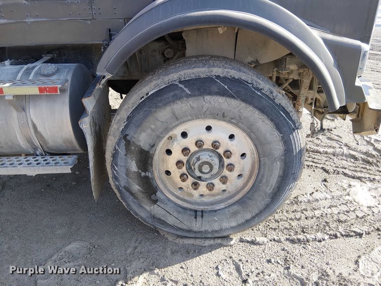 image for item FK0768 2004 Kenworth T800 ready mix truck