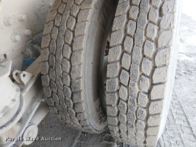 image for item FK0768 2004 Kenworth T800 ready mix truck