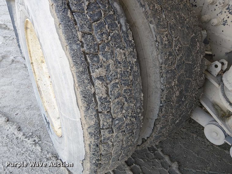 image for item FK0768 2004 Kenworth T800 ready mix truck