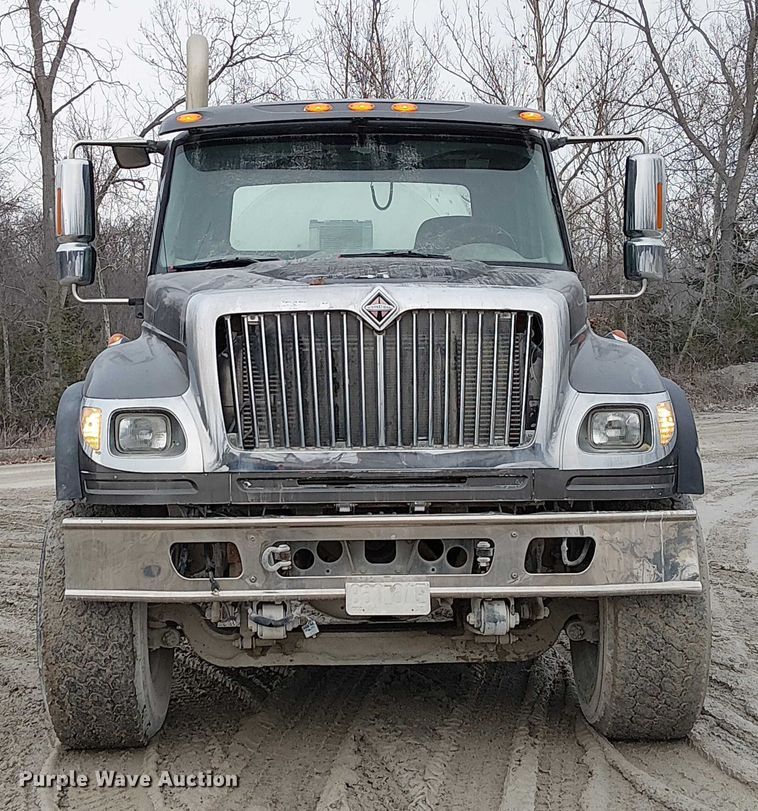 image for item FK0771 2005 International 7700 ready mix truck