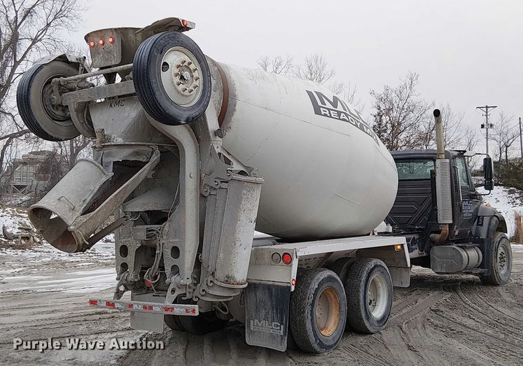 image for item FK0771 2005 International 7700 ready mix truck