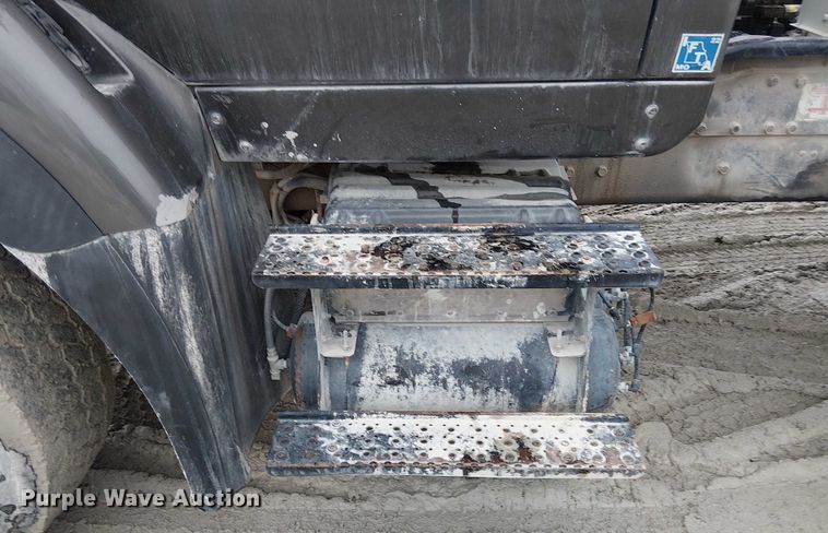 image for item FK0771 2005 International 7700 ready mix truck