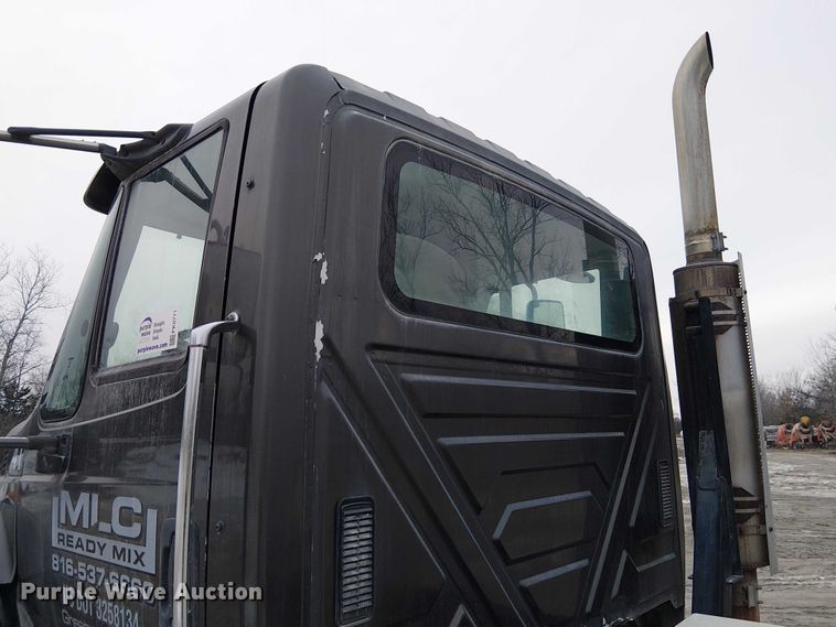 image for item FK0771 2005 International 7700 ready mix truck