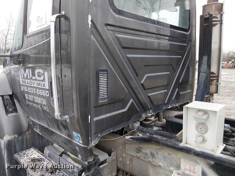 image for item FK0771 2005 International 7700 ready mix truck