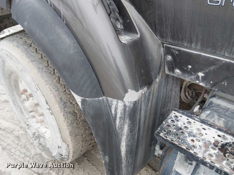 image for item FK0771 2005 International 7700 ready mix truck