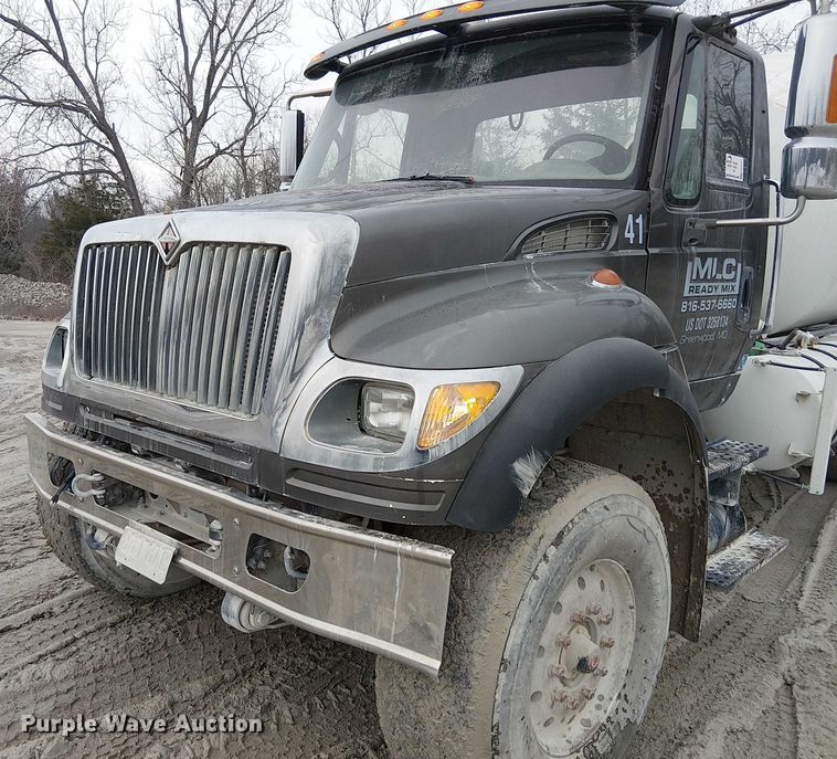 image for item FK0771 2005 International 7700 ready mix truck
