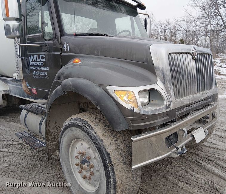 image for item FK0771 2005 International 7700 ready mix truck