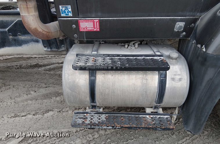 image for item FK0771 2005 International 7700 ready mix truck