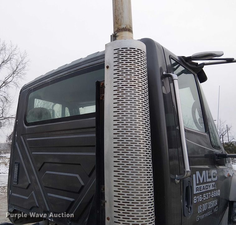 image for item FK0771 2005 International 7700 ready mix truck