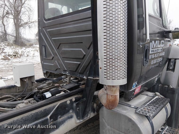 image for item FK0771 2005 International 7700 ready mix truck