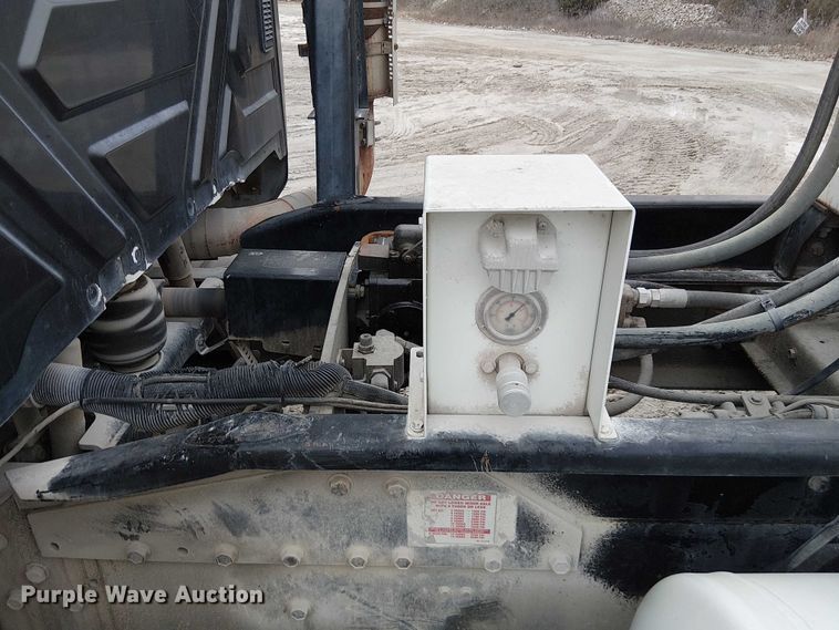 image for item FK0771 2005 International 7700 ready mix truck