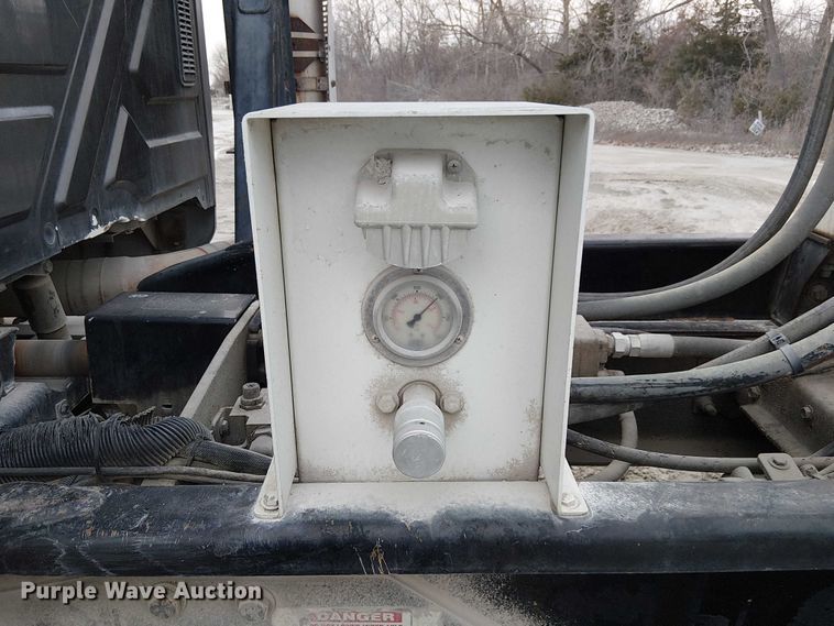 image for item FK0771 2005 International 7700 ready mix truck