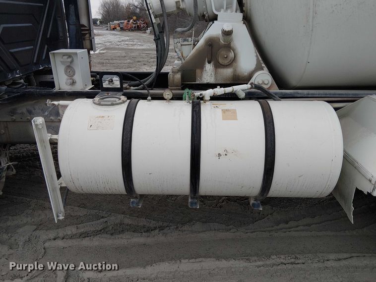 image for item FK0771 2005 International 7700 ready mix truck