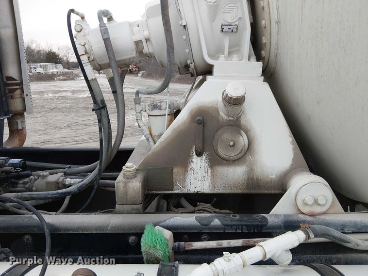 image for item FK0771 2005 International 7700 ready mix truck