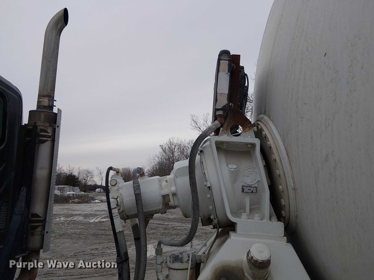 image for item FK0771 2005 International 7700 ready mix truck