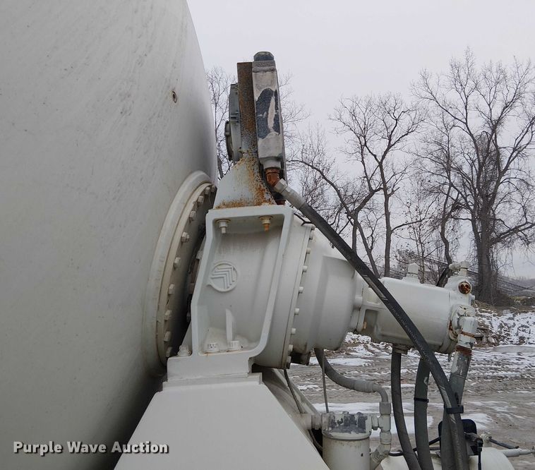 image for item FK0771 2005 International 7700 ready mix truck