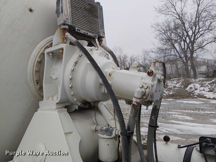 image for item FK0771 2005 International 7700 ready mix truck