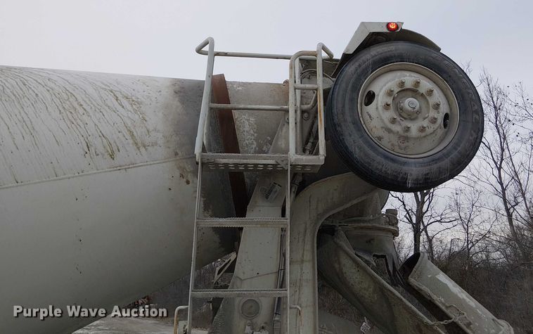 image for item FK0771 2005 International 7700 ready mix truck