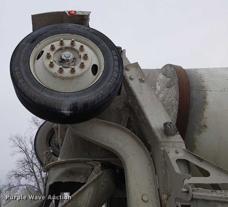 image for item FK0771 2005 International 7700 ready mix truck