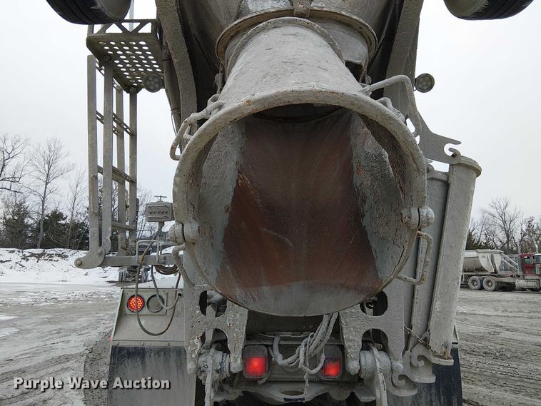 image for item FK0771 2005 International 7700 ready mix truck