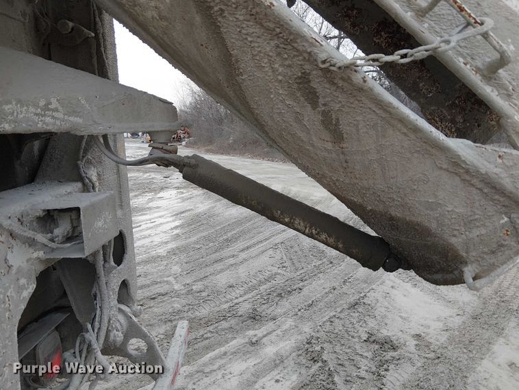 image for item FK0771 2005 International 7700 ready mix truck