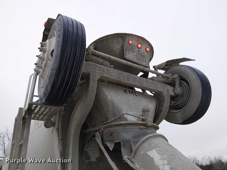 image for item FK0771 2005 International 7700 ready mix truck