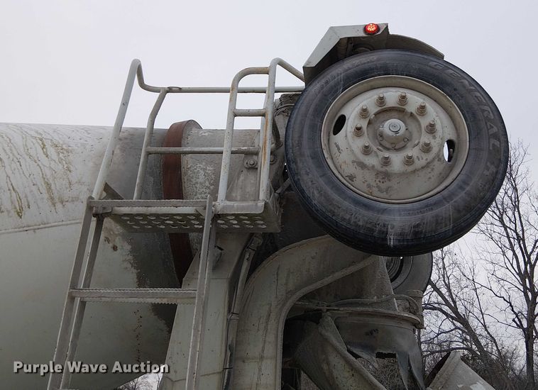 image for item FK0771 2005 International 7700 ready mix truck