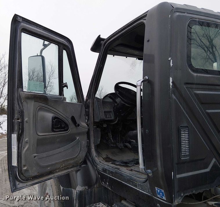 image for item FK0771 2005 International 7700 ready mix truck