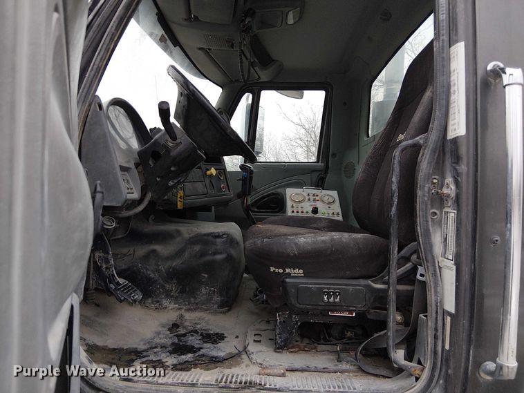 image for item FK0771 2005 International 7700 ready mix truck