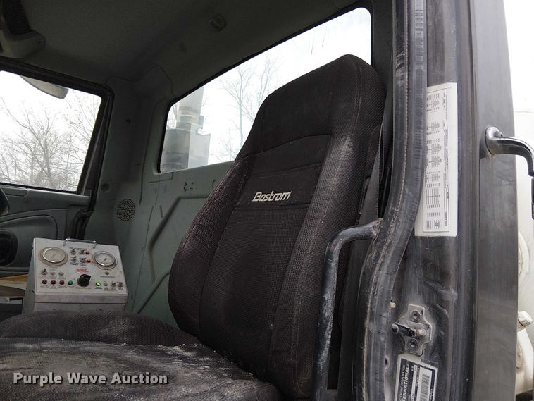 image for item FK0771 2005 International 7700 ready mix truck