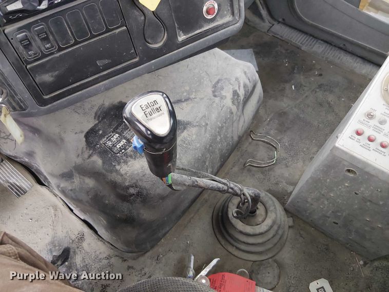 image for item FK0771 2005 International 7700 ready mix truck