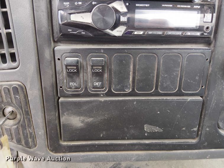 image for item FK0771 2005 International 7700 ready mix truck