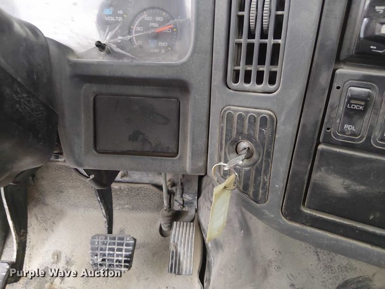 image for item FK0771 2005 International 7700 ready mix truck