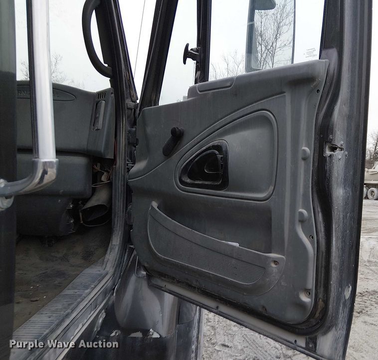 image for item FK0771 2005 International 7700 ready mix truck