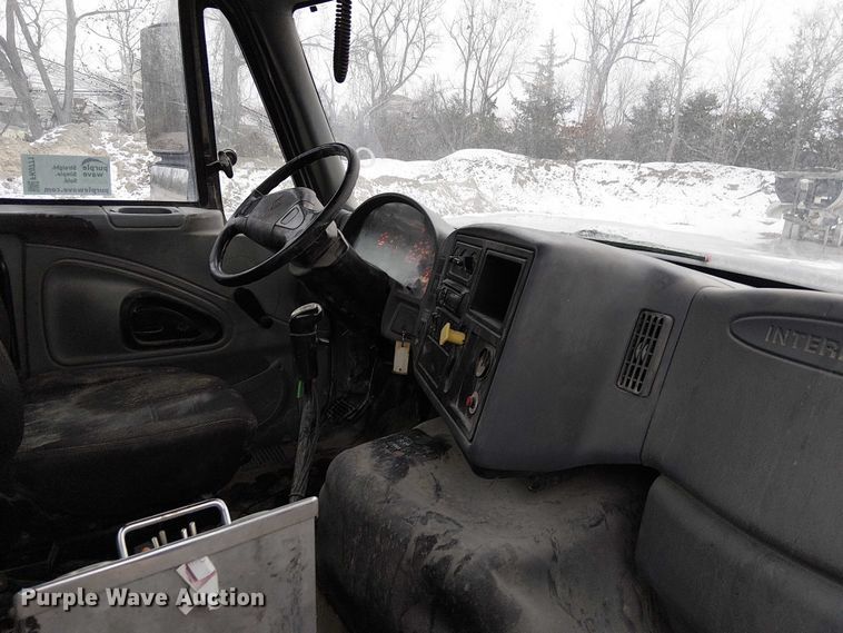 image for item FK0771 2005 International 7700 ready mix truck