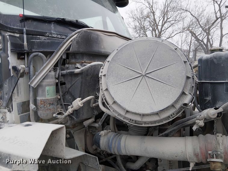 image for item FK0771 2005 International 7700 ready mix truck