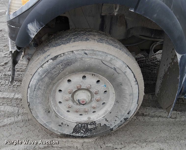 image for item FK0771 2005 International 7700 ready mix truck